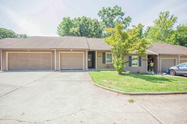 Building Photo - 10452 Laura Lee Ln