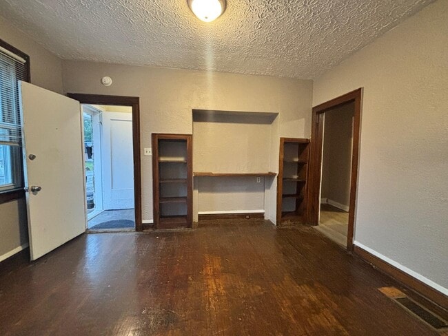 Foto del edificio - 2664 E 5th Ave