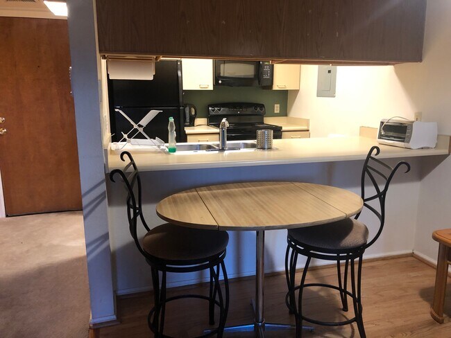 kitchen and dining table - 2727 Folsom St
