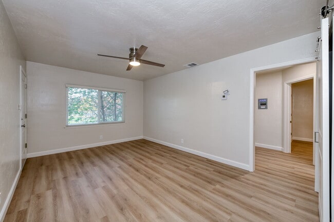 Building Photo - 326 E Dudley