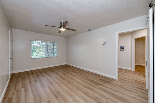 Foto del edificio - 326 E Dudley