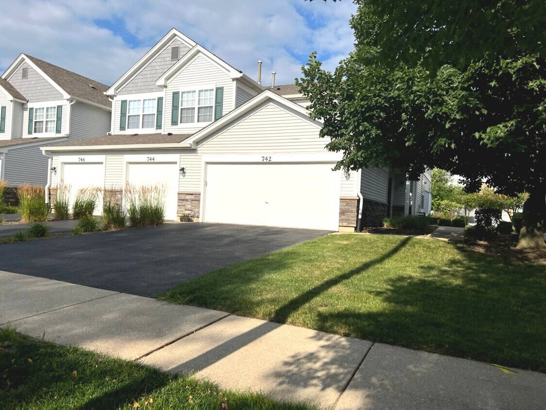742 Woodewind Dr Unit 0, Naperville, IL 60563 Condo for Rent in