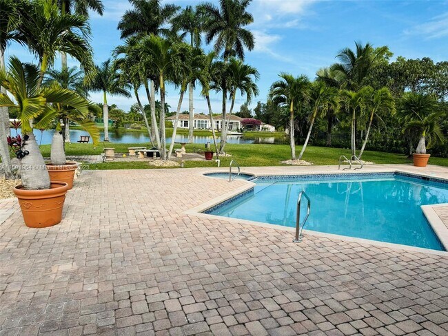 Foto del edificio - 501 Ranch Rd