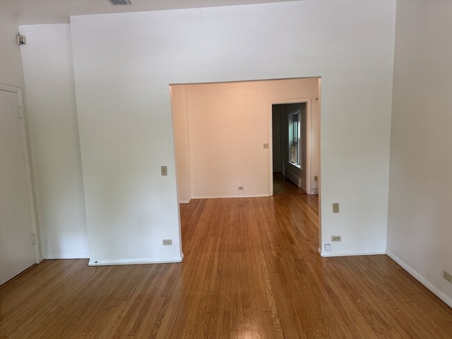 Building Photo - 1462 Wilmette Ave