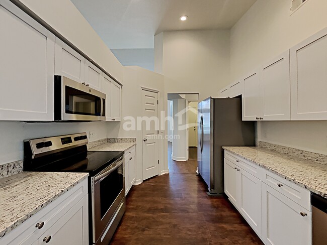 Building Photo - 2905 Empress Ct