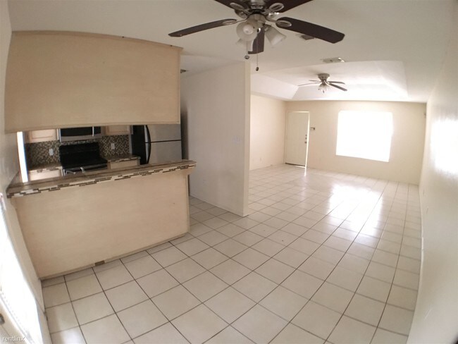 Foto del edificio - 701 Mynah Ave