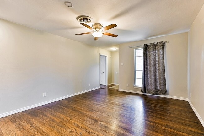 Building Photo - 1318 N Rogers Rd