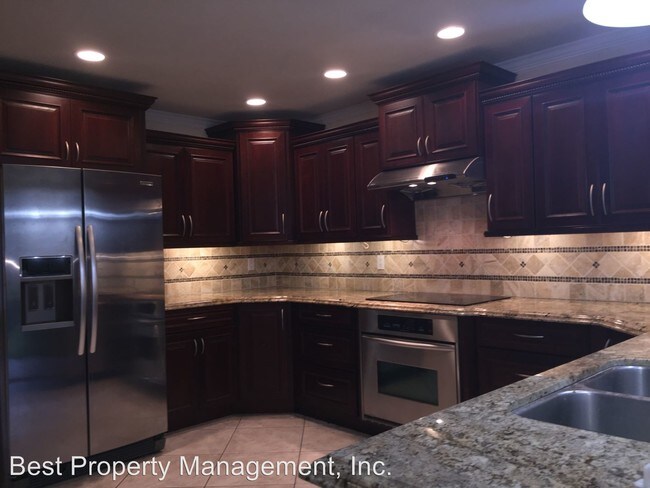 Building Photo - 338 Avenida Pinos