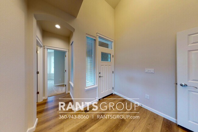 Building Photo - 3 Car Garage! Private Beach Access! Fantastic Location! I5 & shopping only 5 minutes away!