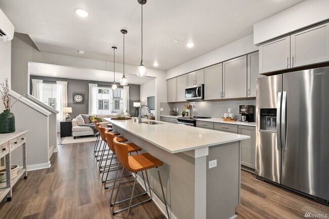 Foto del edificio - Beautiful recently built 3 bedroom 2.5 bathroom townhome in Lake Stevens!!