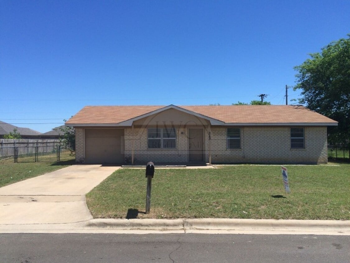 Primary Photo - 6702 Wagon Wheel Dr