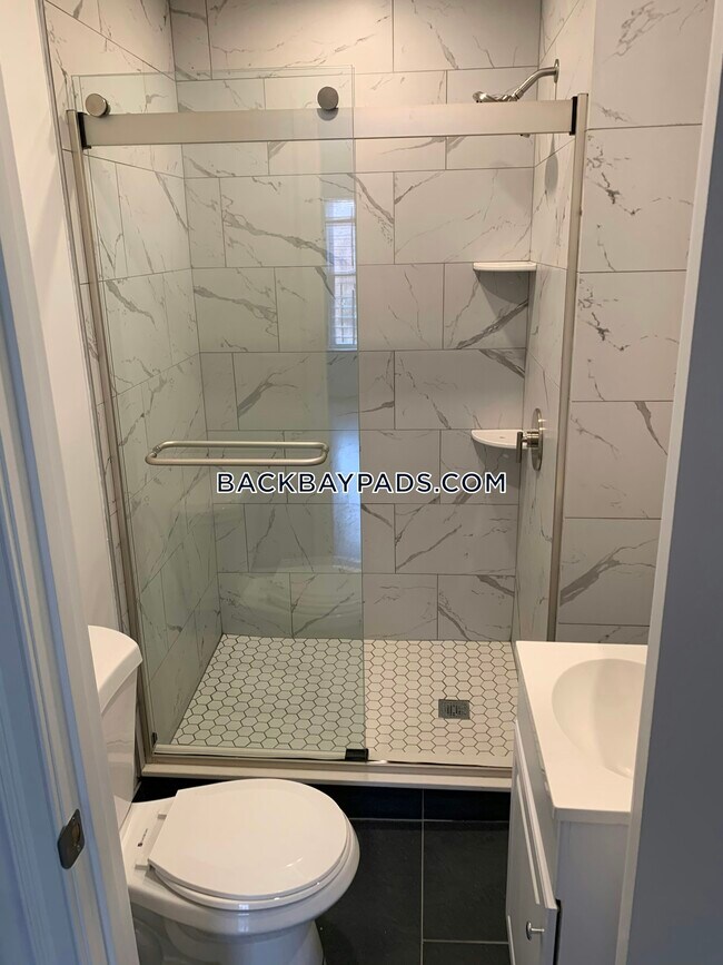 Foto del edificio - 223 Newbury St