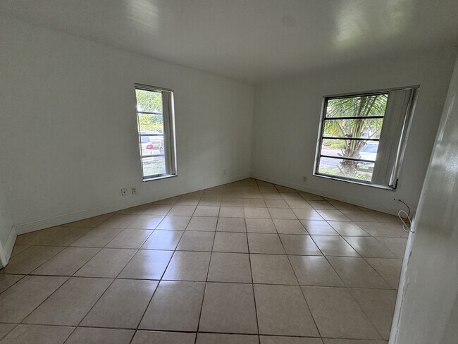 Foto del edificio - 470 NW 20th St