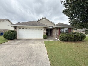 Building Photo - 211 High Green Dr
