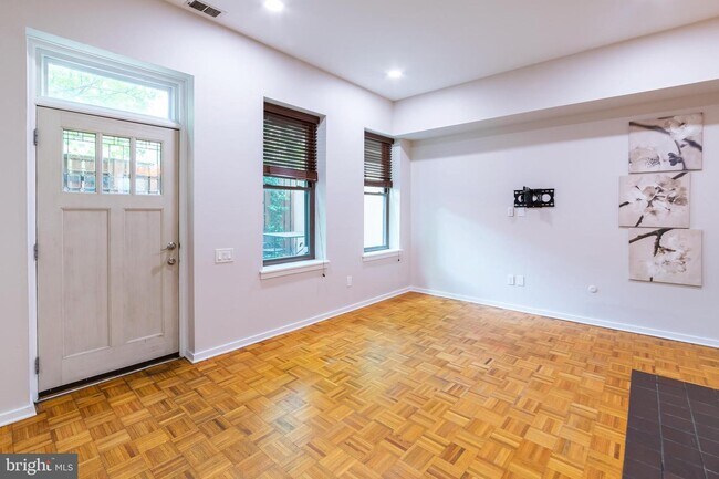Foto del edificio - 311 Catharine St