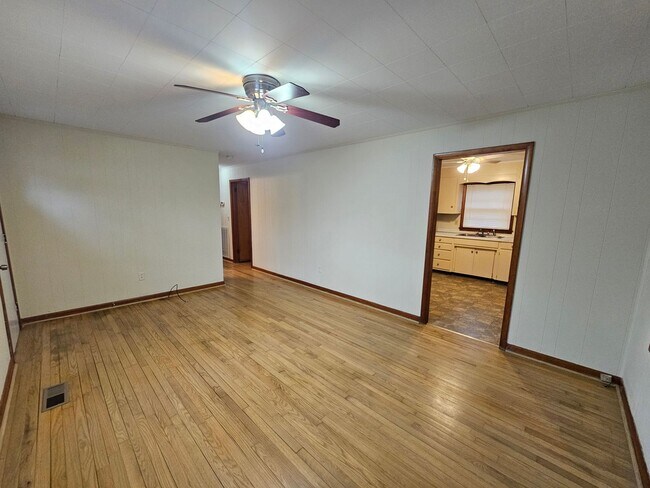 Foto del edificio - Beautiful 3 Bedroom Ranch in Central Manchester