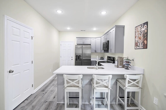 Foto del edificio - Room in House on William Stowe Dr