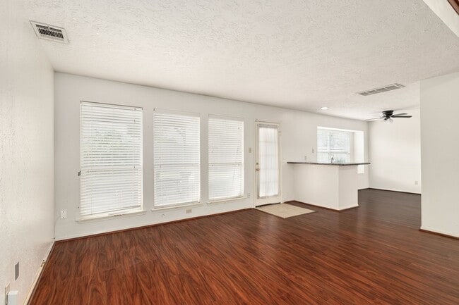 Building Photo - 3118 Kempwood Dr