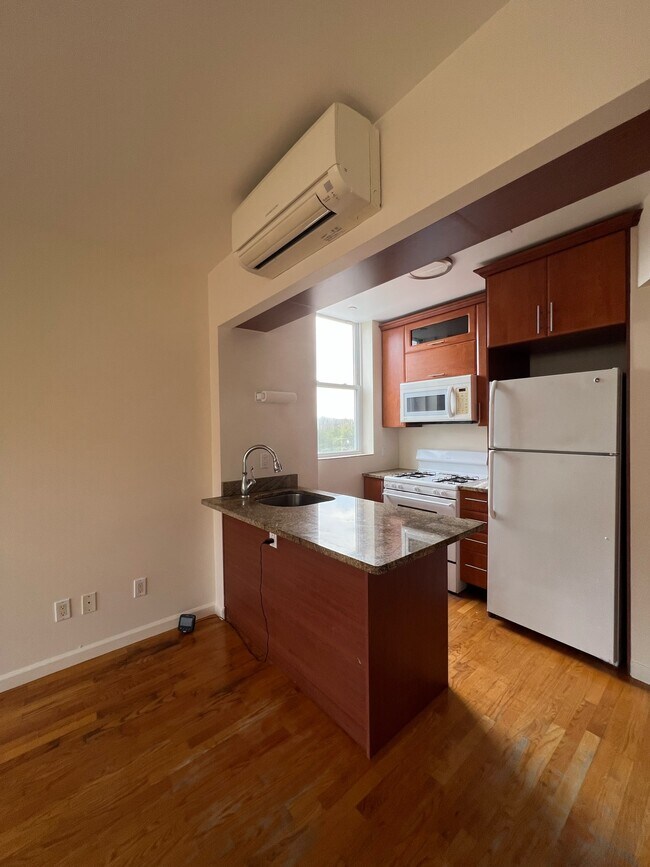 Foto del edificio - 1824 E 17th St