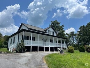 Building Photo - 209 Hidden Meadow Dr