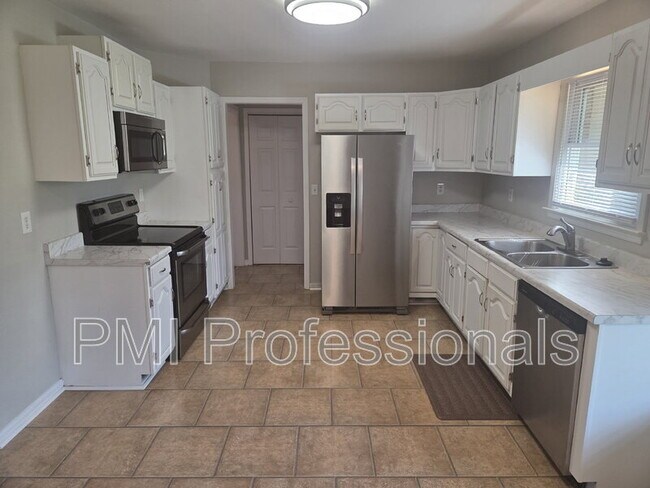 Building Photo - 2426 Bennington Dr