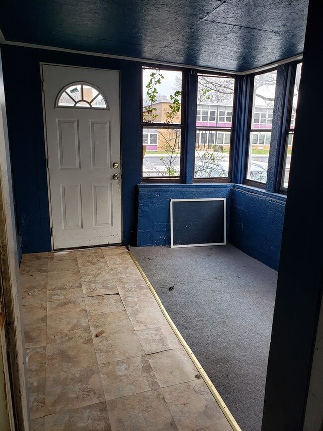 Building Photo - Three Bedroom Single Family Home!