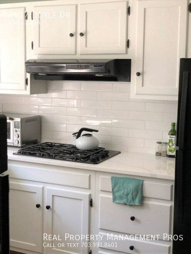 Foto del edificio - MASSIVE LOT WALKING DISTACE TO THE GW PARK...