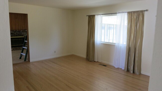 Building Photo - Single Level Concord Rancher