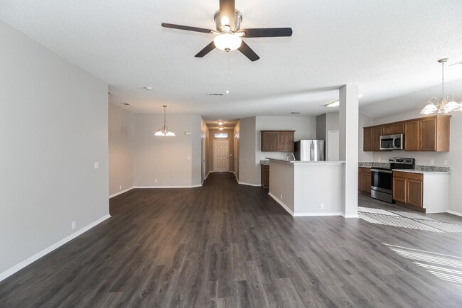 Building Photo - 822 Cascade Dr