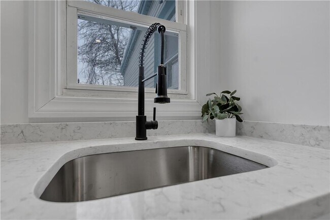 Foto del edificio - 115 Campbell Ave