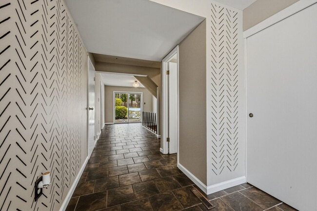 Building Photo - 1513 Fresno Rd