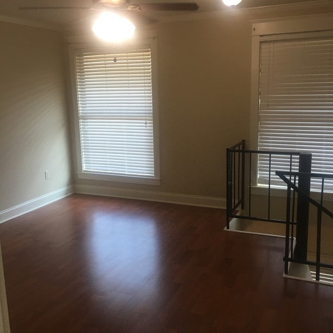Building Photo - 4092 Burbank Dr