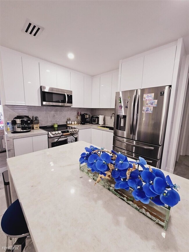 Foto del edificio - 2 br, 2 bath House - 2321 NW 196th Ter