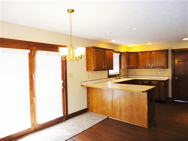 Building Photo - 1121 New Harmony Dr