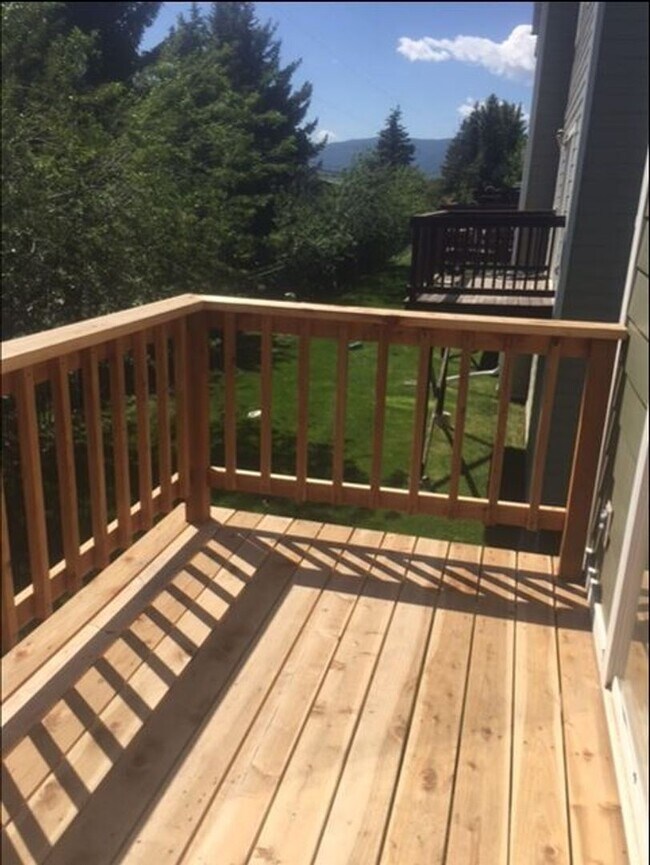 Building Photo - Top Location Condo!