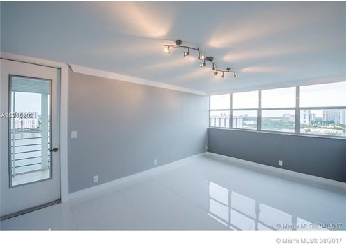 Building Photo - 100 Golden Isles Dr