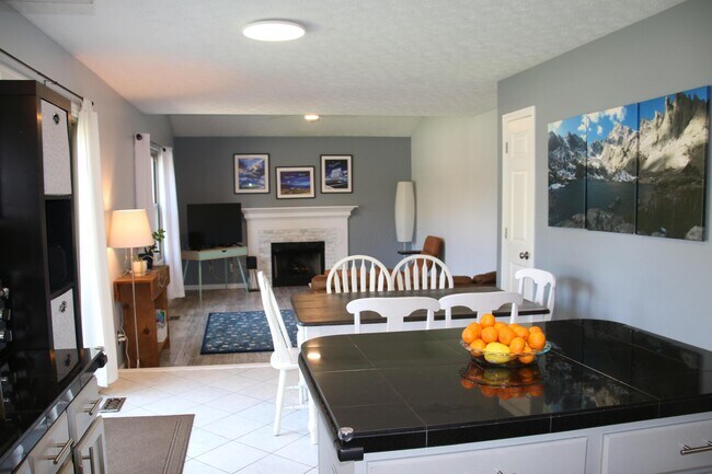 Foto del edificio - 365 Amesbury Ct