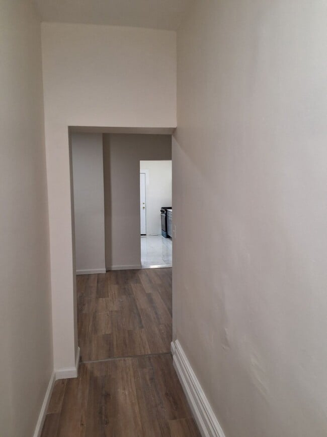 Building Photo - 40 N 6th St