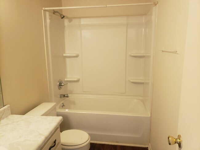 Building Photo - 1005 W Lee Rd