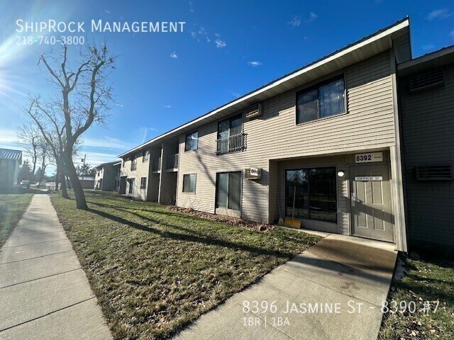 Foto del edificio - 8396 Jasmine St