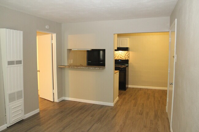 Foto del edificio - 7469 Williams Ave