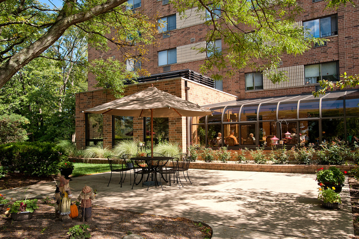 Foto principal - Westwood Place Senior Living - 55 and up