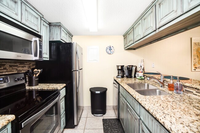 Building Photo - 14921 Windward Dr