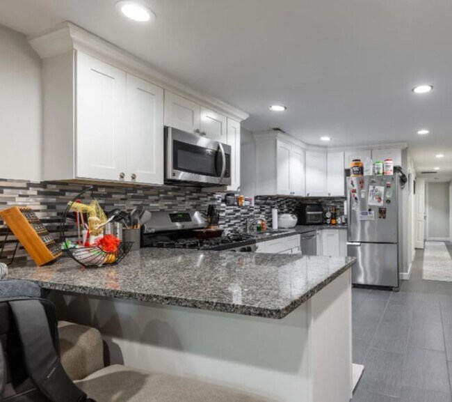 Foto del edificio - 2651 W Armitage Ave