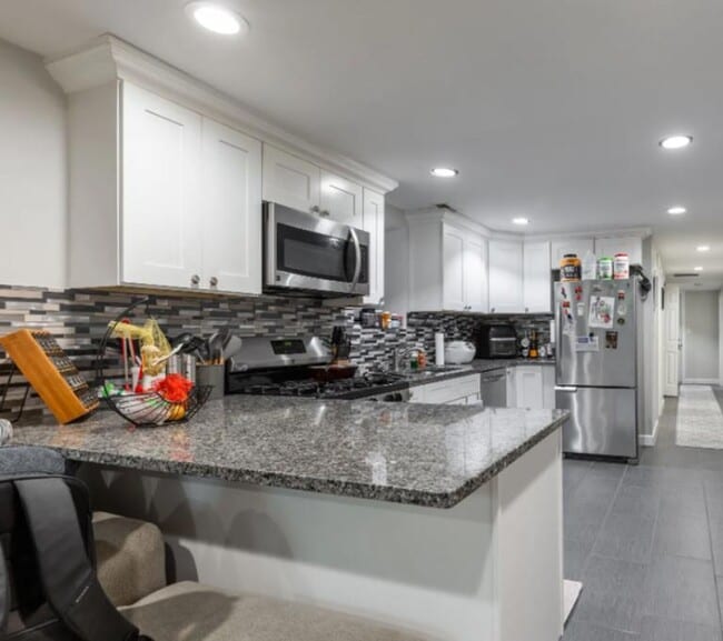 Foto del edificio - 2651 W Armitage Ave