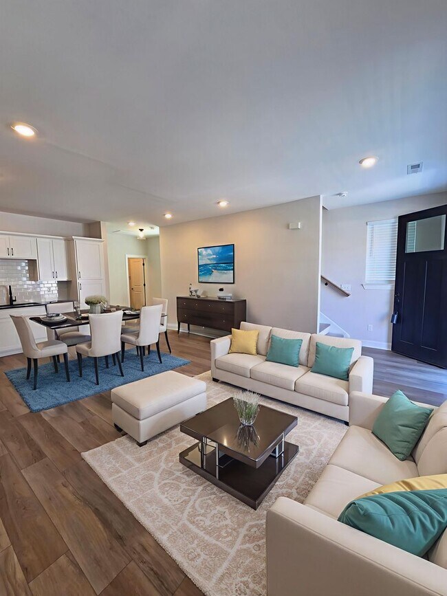 Building Photo - Brand New Townhome 3/3 Downtown near UTC a...