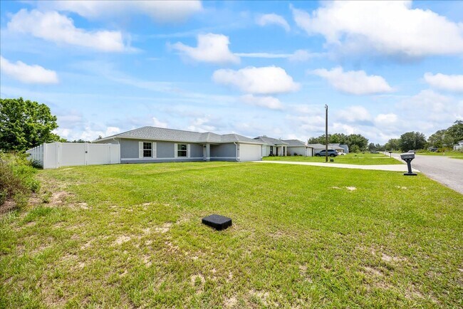 Foto del edificio - 5887 SW 154th Lane Rd