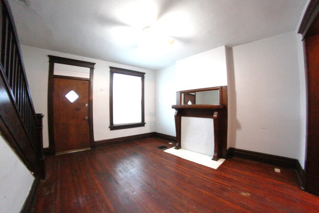 Family room-1 - 2492 Summit St