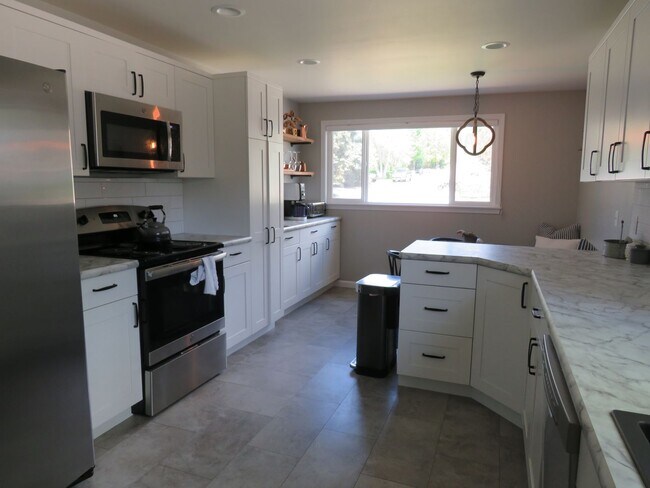 Foto del edificio - 2622 Rimrock Road