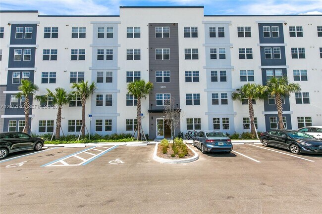 Foto del edificio - 5579 Millennia Park Dr